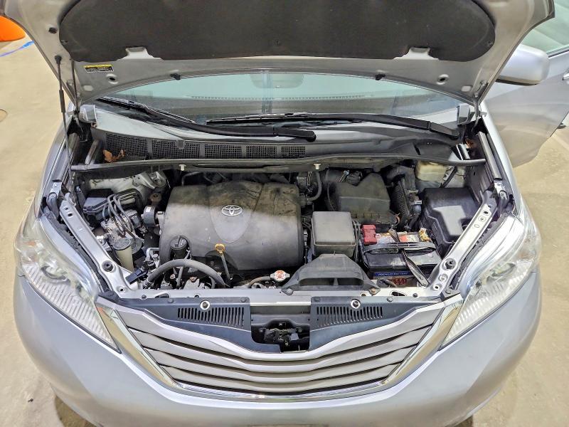 64012076 :رقم المزاد ، 5TDYZ3DC9HS897908 vin ، 2017 Toyota Sienna مزاد بيع