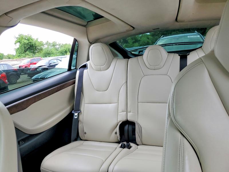 Продажа на аукционе авто 2017 Tesla Model X, vin: 5YJXCAE2XHF075727, номер лота: 64360226