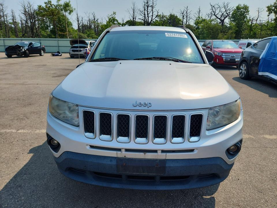 63741786 :رقم المزاد ، 1J4NT1FB6BD241062 vin ، 2011 Jeep Compass مزاد بيع