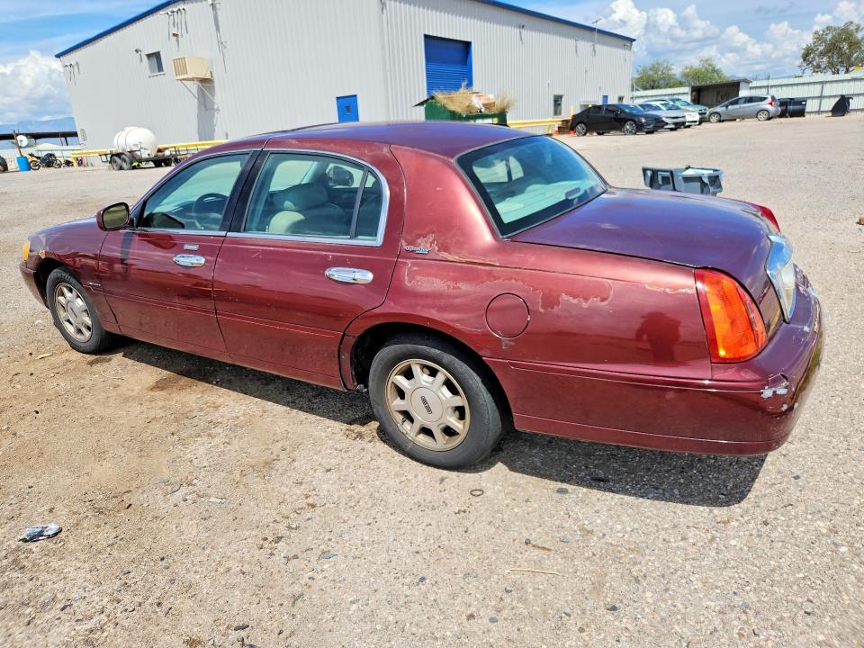 Продажа на аукционе авто 2001 Lincoln Town Car, vin: 1LNHM82W01Y629795, номер лота: 65164786