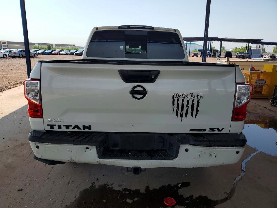 64493056 :رقم المزاد ، 1N6AA1E64JN542305 vin ، 2018 Nissan Titan مزاد بيع