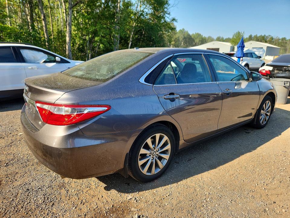 64213796 :رقم المزاد ، 4T1BF1FK1GU591640 vin ، 2016 Toyota Camry مزاد بيع