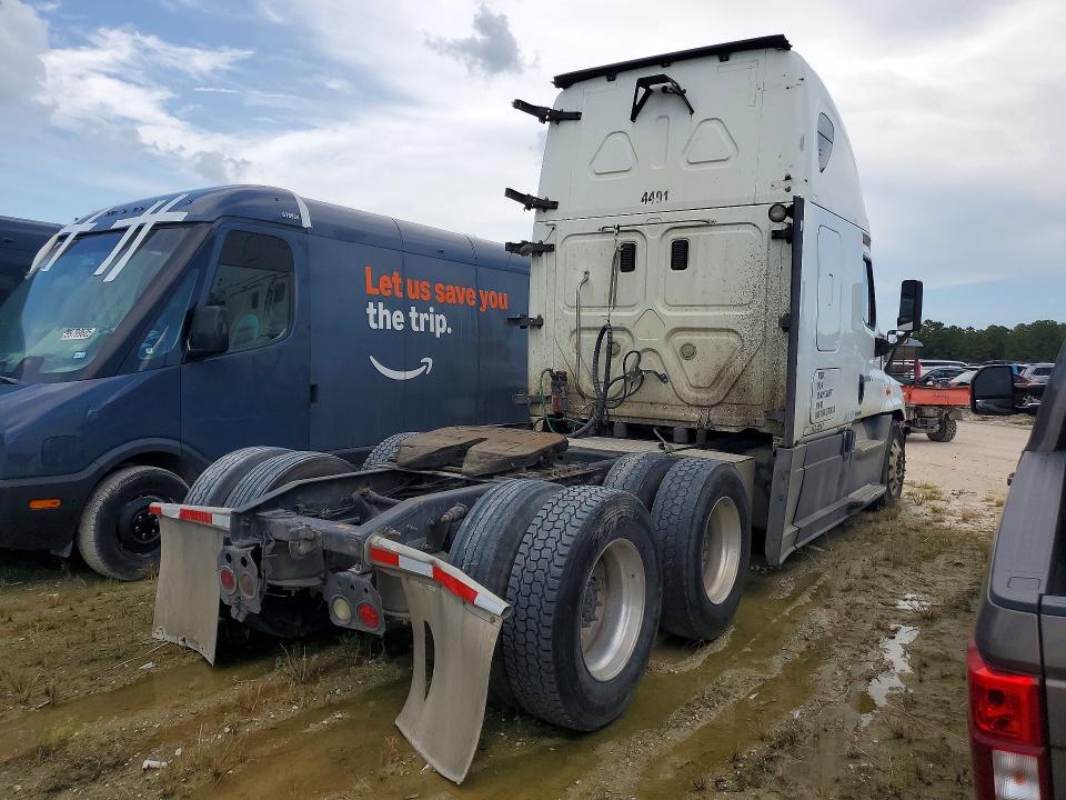 Aukcja sprzedaży 2015 Freightliner Cascadia, vin: 1FUJGLD57FLGJ0097, numer aukcji: 64000776