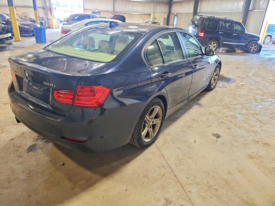 2015 Bmw 328 მანქანა იყიდება აუქციონზე, vin: WBA3B5G59FNS19828, აუქციონის ნომერი: 63027906