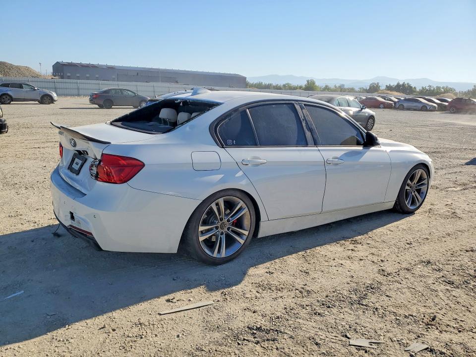 62434946 :رقم المزاد ، WBA8B9G56JNU99441 vin ، 2018 Bmw 330 مزاد بيع