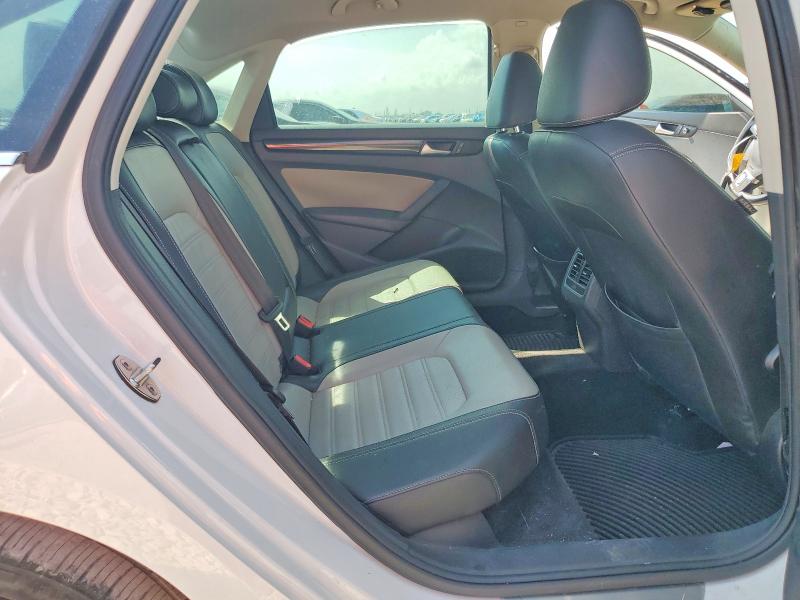 67066306 :رقم المزاد ، 1VWBS7A37FC068174 vin ، 2015 Volkswagen Passat مزاد بيع