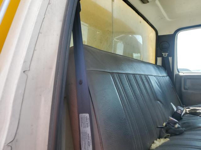 68521626 :رقم المزاد ، 1FDNF70J0WVA25722 vin ، 1998 Ford F700 مزاد بيع