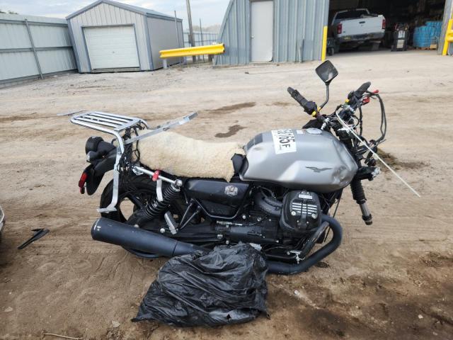 82158165 :رقم المزاد ، ZGUKZUA06NM000893 vin ، 2022 Moto Guzzi V7 مزاد بيع