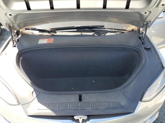 71095735 :رقم المزاد ، 5YJXCBE26JF120058 vin ، 2018 Tesla Model X مزاد بيع