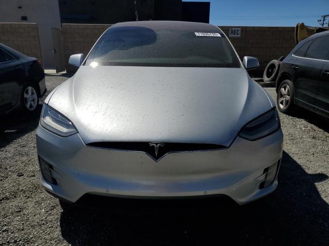71095735 :رقم المزاد ، 5YJXCBE26JF120058 vin ، 2018 Tesla Model X مزاد بيع