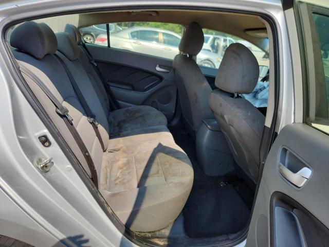 81628425 :رقم المزاد ، 3KPFK4A78JE225590 vin ، 2018 Kia Forte مزاد بيع