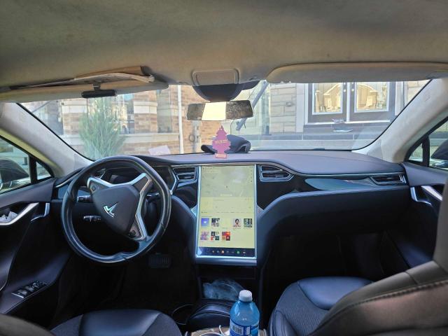 2015 Tesla Model S მანქანა იყიდება აუქციონზე, vin: 5YJSA1E14FF112906, აუქციონის ნომერი: 71368025