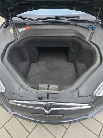 2015 Tesla Model S მანქანა იყიდება აუქციონზე, vin: 5YJSA1E14FF112906, აუქციონის ნომერი: 71368025