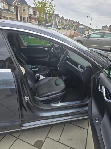 2015 Tesla Model S მანქანა იყიდება აუქციონზე, vin: 5YJSA1E14FF112906, აუქციონის ნომერი: 71368025