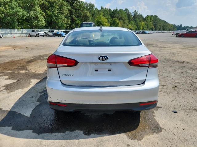 81628425 :رقم المزاد ، 3KPFK4A78JE225590 vin ، 2018 Kia Forte مزاد بيع