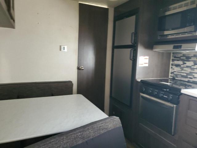 71635935 :رقم المزاد ، 4X4TSM727J7417138 vin ، 2018 Forrest River 17rbxl Smt Camper مزاد بيع