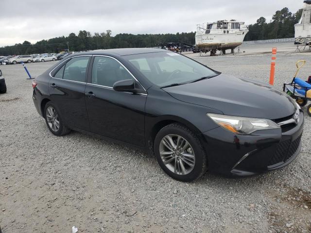 70105855 :رقم المزاد ، 4T1BF1FK4FU013708 vin ، 2015 Toyota Camry Le مزاد بيع