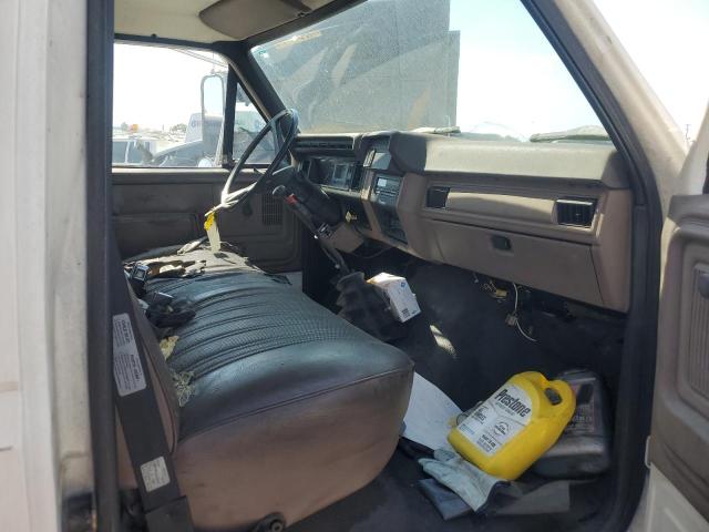69691015 :رقم المزاد ، 1FDNF70J0WVA25722 vin ، 1998 Ford F700 مزاد بيع