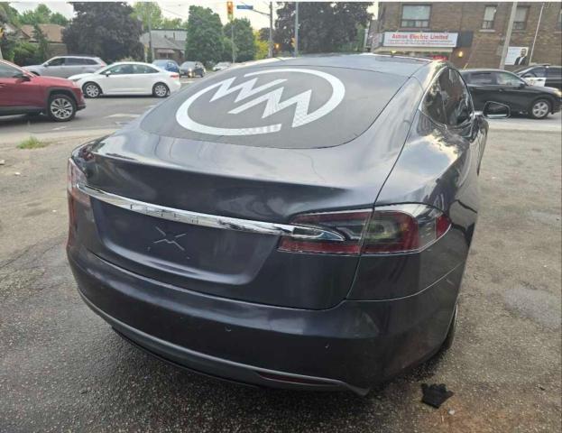 2015 Tesla Model S მანქანა იყიდება აუქციონზე, vin: 5YJSA1E14FF112906, აუქციონის ნომერი: 71368025