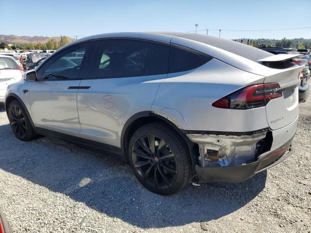71095735 :رقم المزاد ، 5YJXCBE26JF120058 vin ، 2018 Tesla Model X مزاد بيع