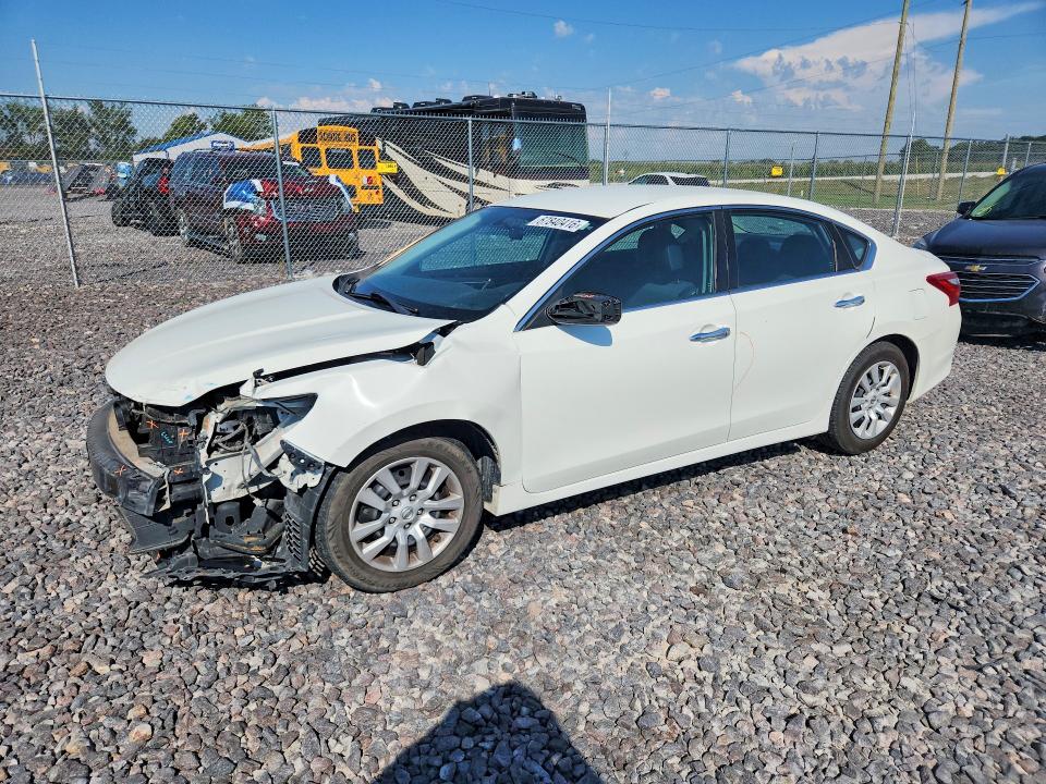 2017 Nissan Altima მანქანა იყიდება აუქციონზე, vin: 1N4AL3AP1HC177312, აუქციონის ნომერი: 67840416