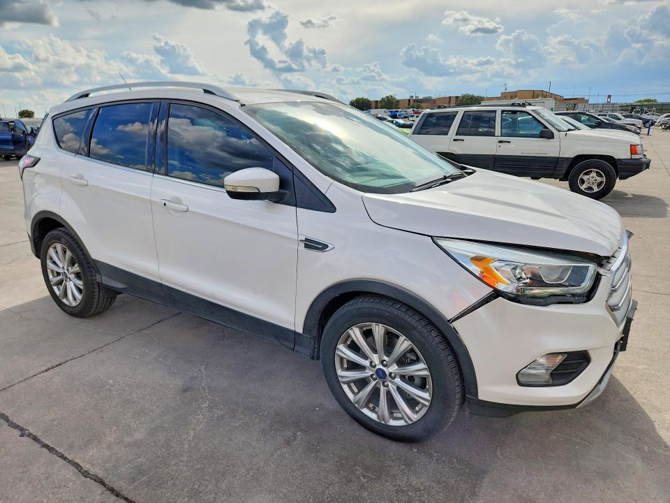 68547506 :رقم المزاد ، 1FMCU0J90HUD40151 vin ، 2017 Ford Escape مزاد بيع