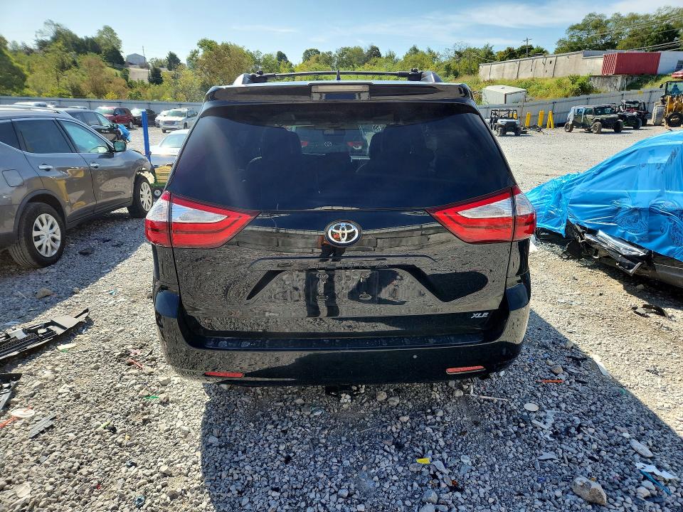 68431546 :رقم المزاد ، 5TDYZ3DC6JS965734 vin ، 2018 Toyota Sienna مزاد بيع