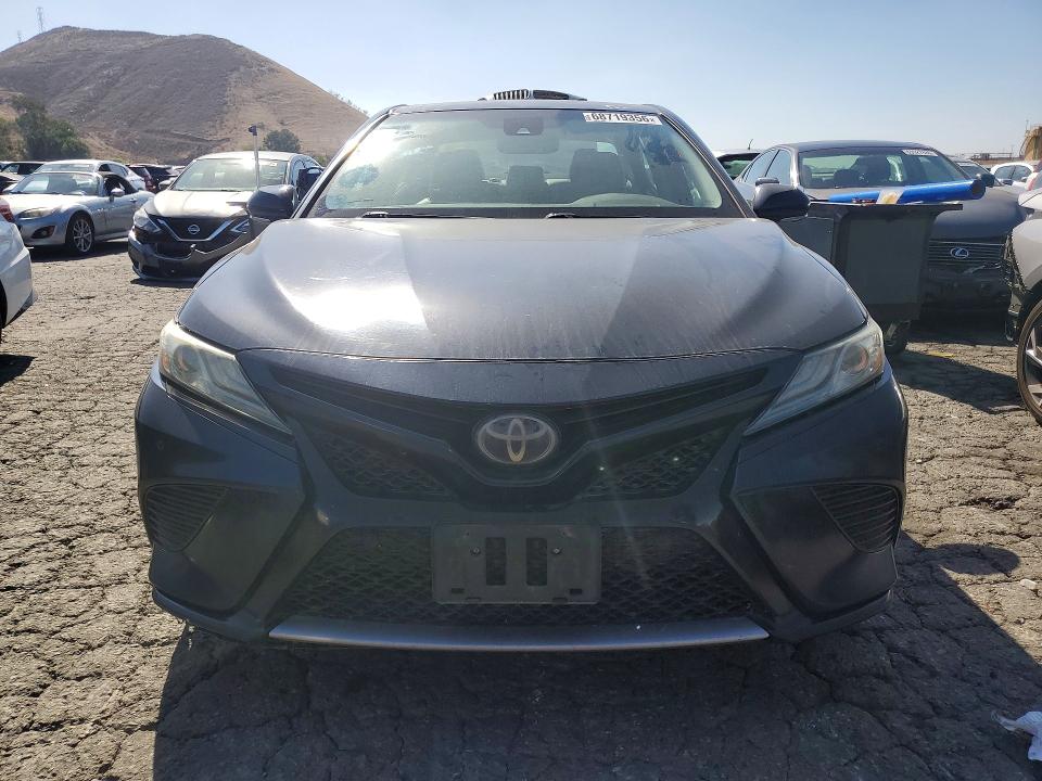 2018 Toyota Camry მანქანა იყიდება აუქციონზე, vin: 4T1B61HK1JU654210, აუქციონის ნომერი: 68719356