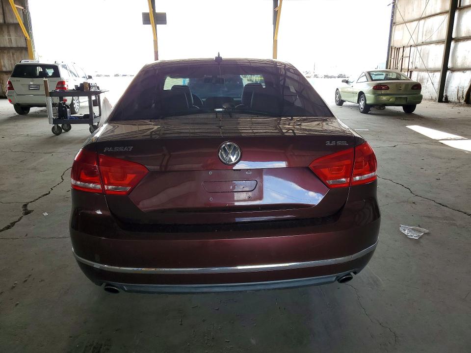 69545076 :رقم المزاد ، 1VWCM7A38DC072021 vin ، 2013 Volkswagen Passat مزاد بيع