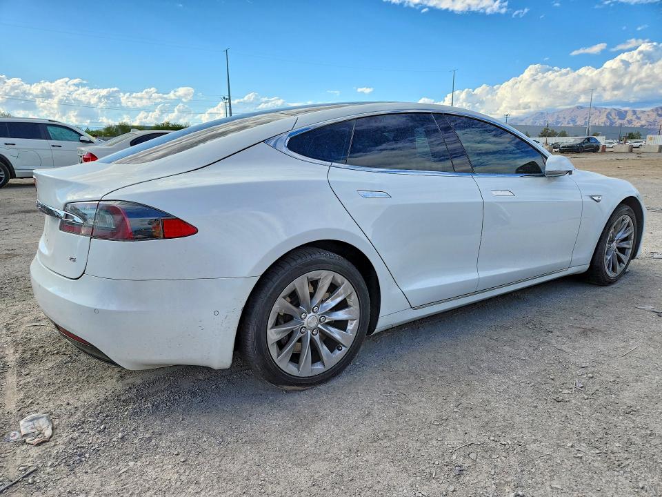 70273366 :رقم المزاد ، 5YJSA1E12GF160664 vin ، 2016 Tesla Model S مزاد بيع