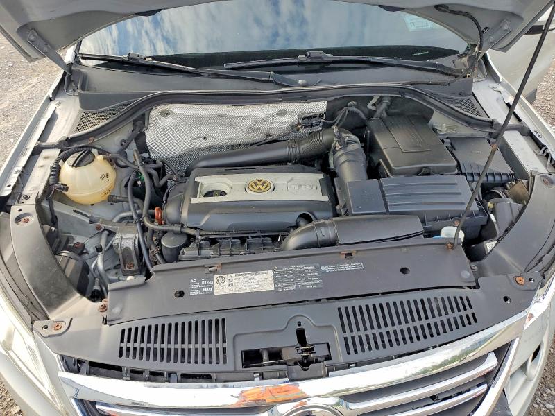 2010 Volkswagen Tiguan მანქანა იყიდება აუქციონზე, vin: WVGBV7AX6AW526626, აუქციონის ნომერი: 68823736