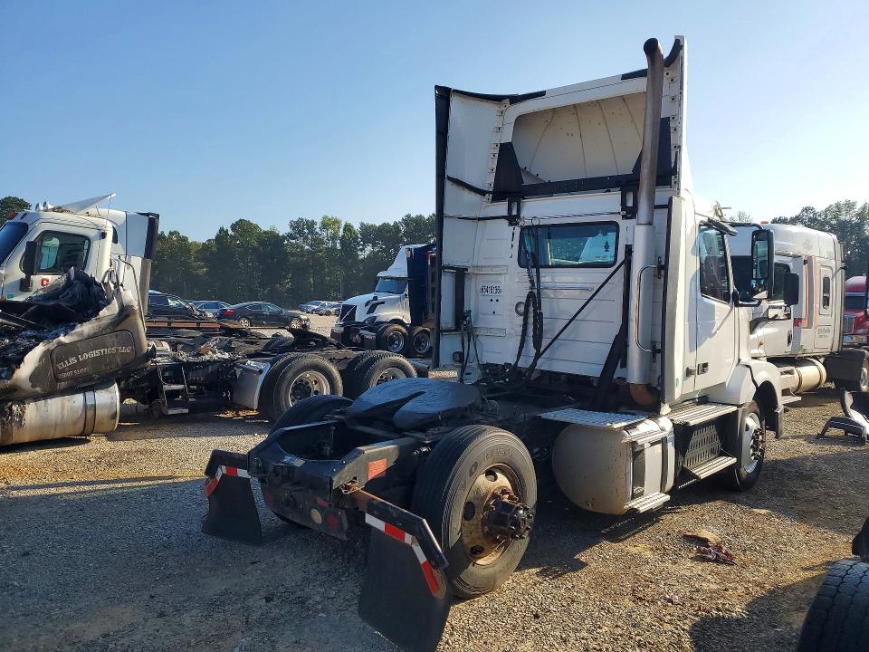 65416136 :رقم المزاد ، 4V4N39TG2HN988038 vin ، 2017 Volvo Vn مزاد بيع