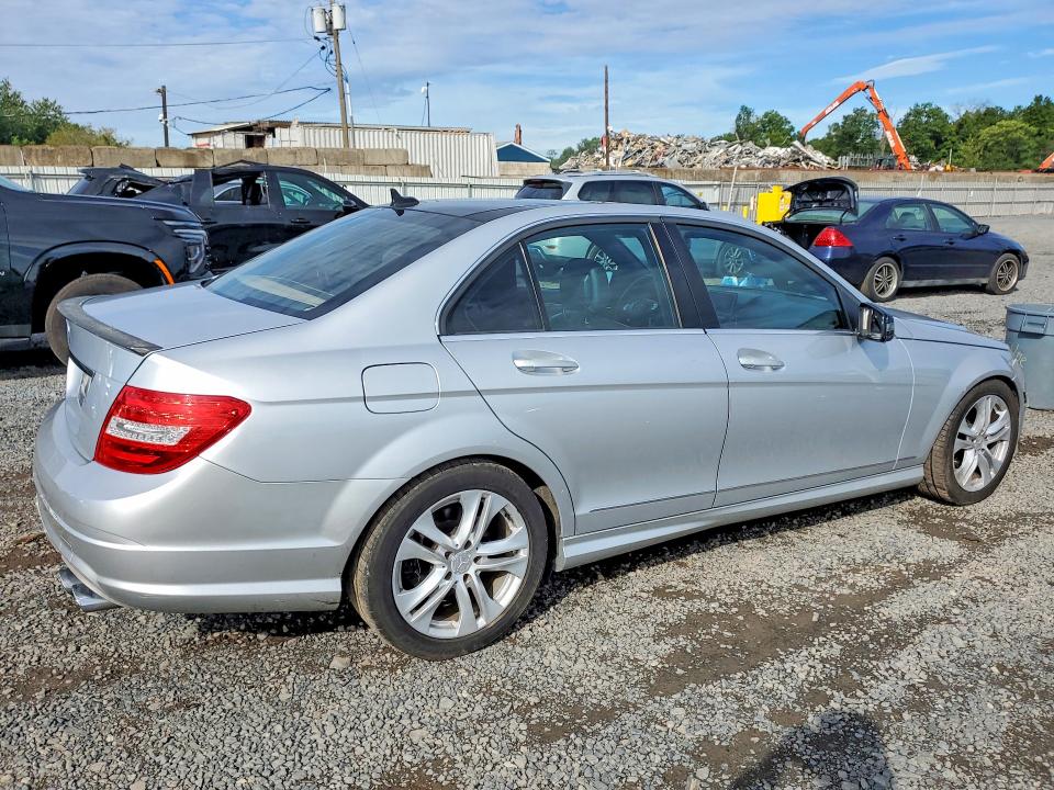 69070256 :رقم المزاد ، WDDGF8BBXBR163379 vin ، 2011 Mercedes-benz C مزاد بيع