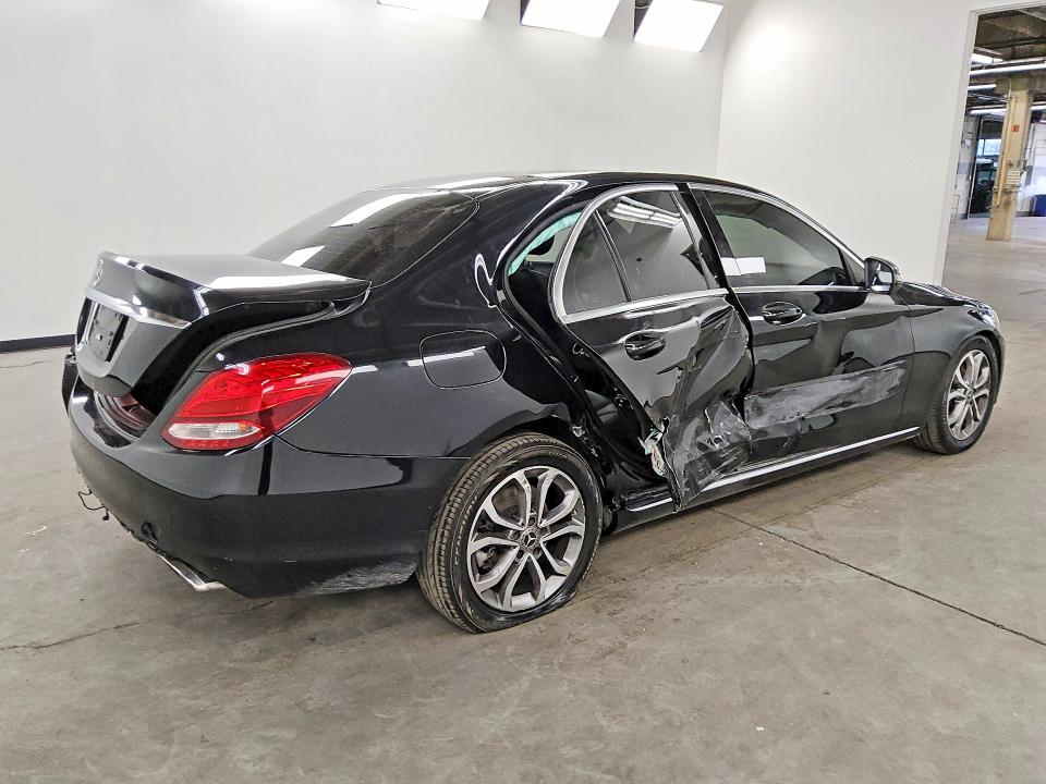 67294936 :رقم المزاد ، 55SWF4JB0JU242238 vin ، 2018 Mercedes-benz C مزاد بيع