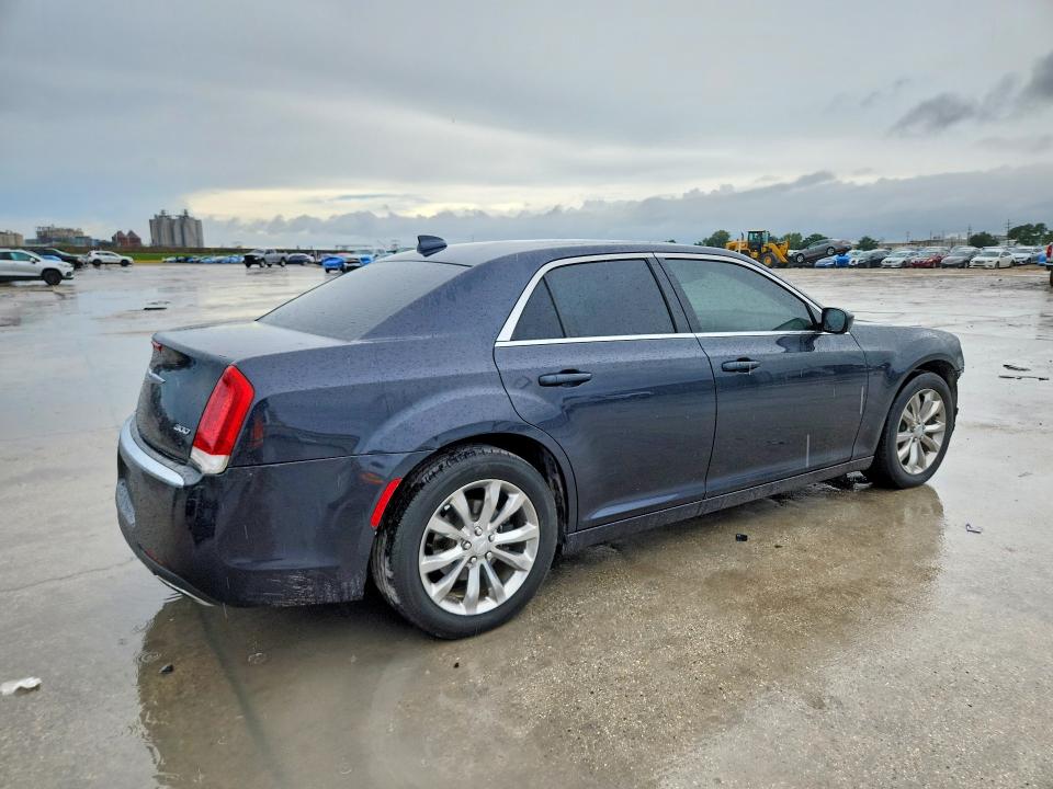 Продаж на аукціоні авто 2018 Chrysler 300, vin: 2C3CCARG6JH231643, номер лоту: 68130936