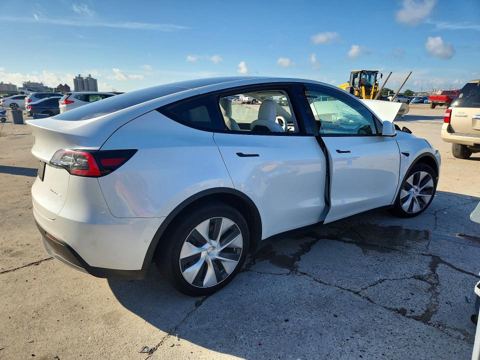 Auction sale of the 2020 Tesla Model Y, vin: 5YJYGDEE6LF043015, lot number: 67376516