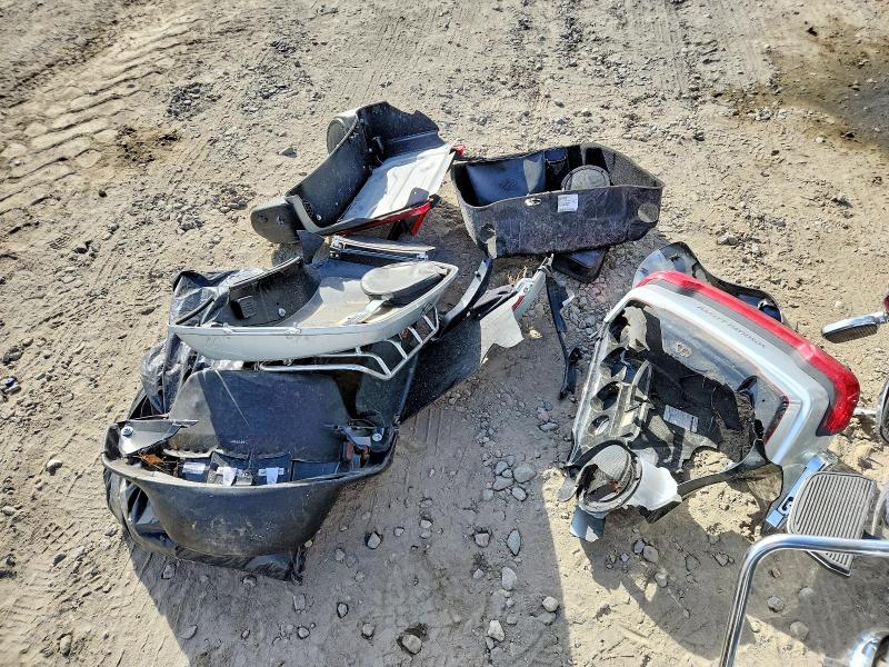 70260496 :رقم المزاد ، 1HD1KEL17FB676120 vin ، 2015 Harley-davidson Flhtk مزاد بيع