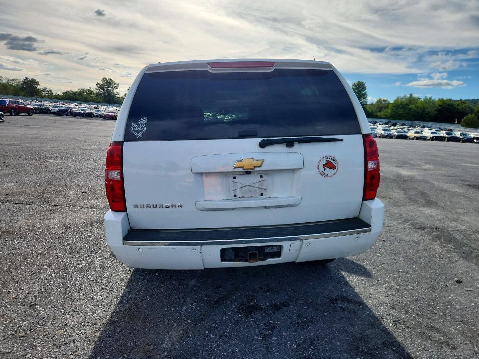 2013 Chevrolet Suburban მანქანა იყიდება აუქციონზე, vin: 1GNSKKE7XDR208576, აუქციონის ნომერი: 70005936