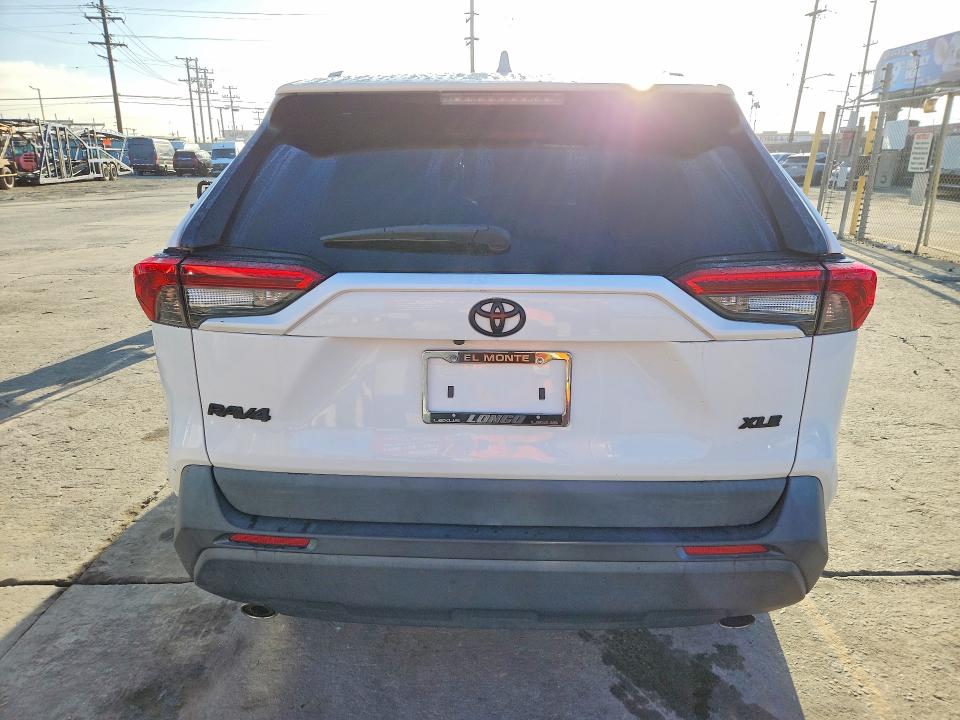 70823436 :رقم المزاد ، 2T3W1RFV8MC156272 vin ، 2021 Toyota Rav4 مزاد بيع