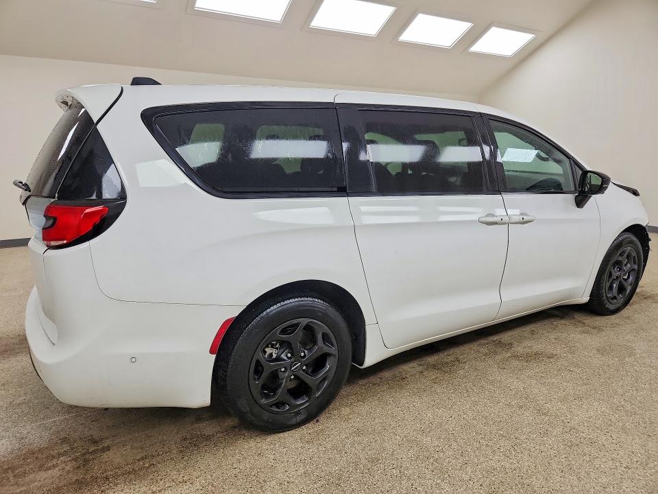 Продажа на аукционе авто 2024 Chrysler Pacifica, vin: 2C4RC1S71RR160938, номер лота: 68894676
