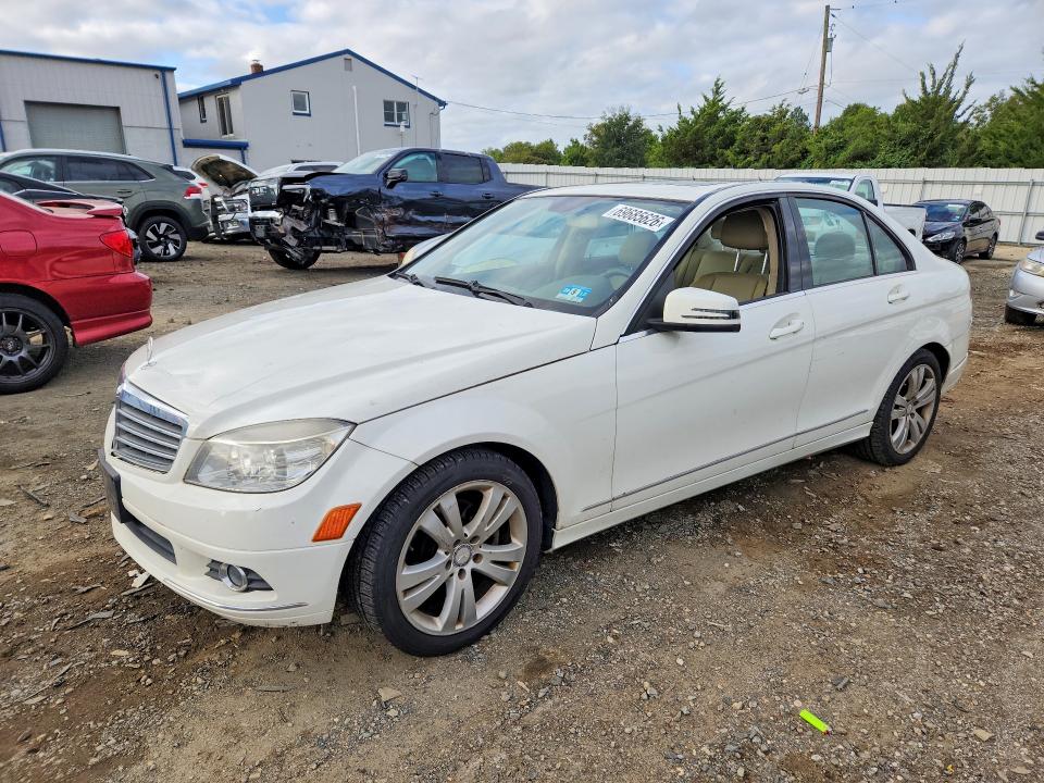 2010 Mercedes-benz C მანქანა იყიდება აუქციონზე, vin: WDDGF8BBXAR128131, აუქციონის ნომერი: 69685626