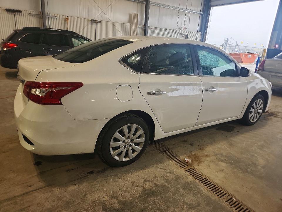 69816916 :رقم المزاد ، 3N1AB7AP4JY205754 vin ، 2018 Nissan Sentra مزاد بيع