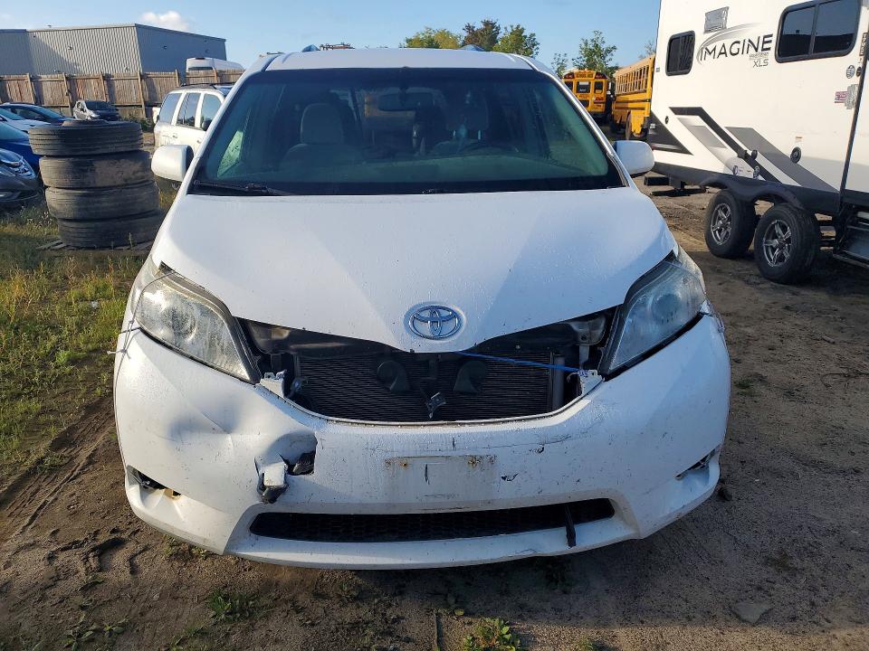 Aukcja sprzedaży 2015 Toyota Sienna, vin: 5TDKK3DC3FS567057, numer aukcji: 68027936