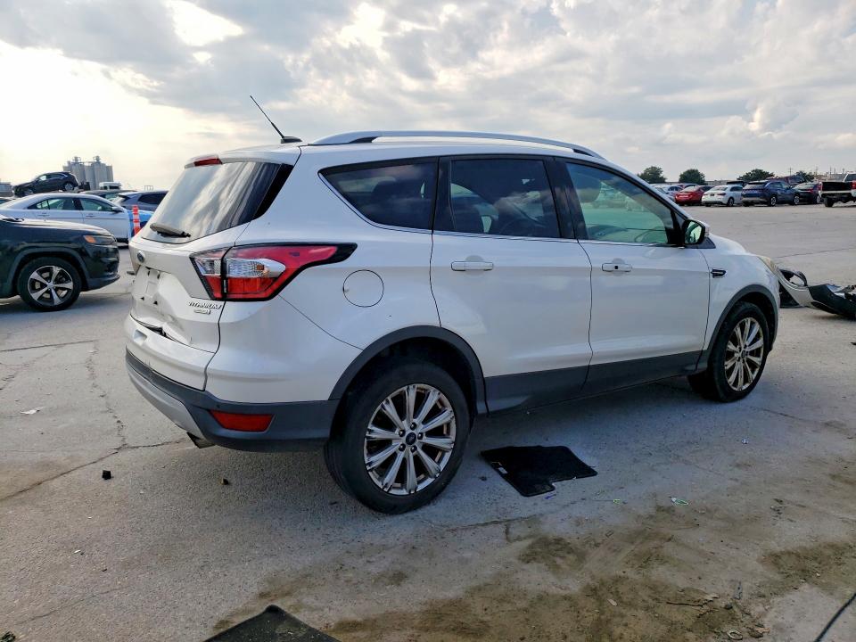 2017 Ford Escape მანქანა იყიდება აუქციონზე, vin: 1FMCU0J9XHUD40268, აუქციონის ნომერი: 69692136