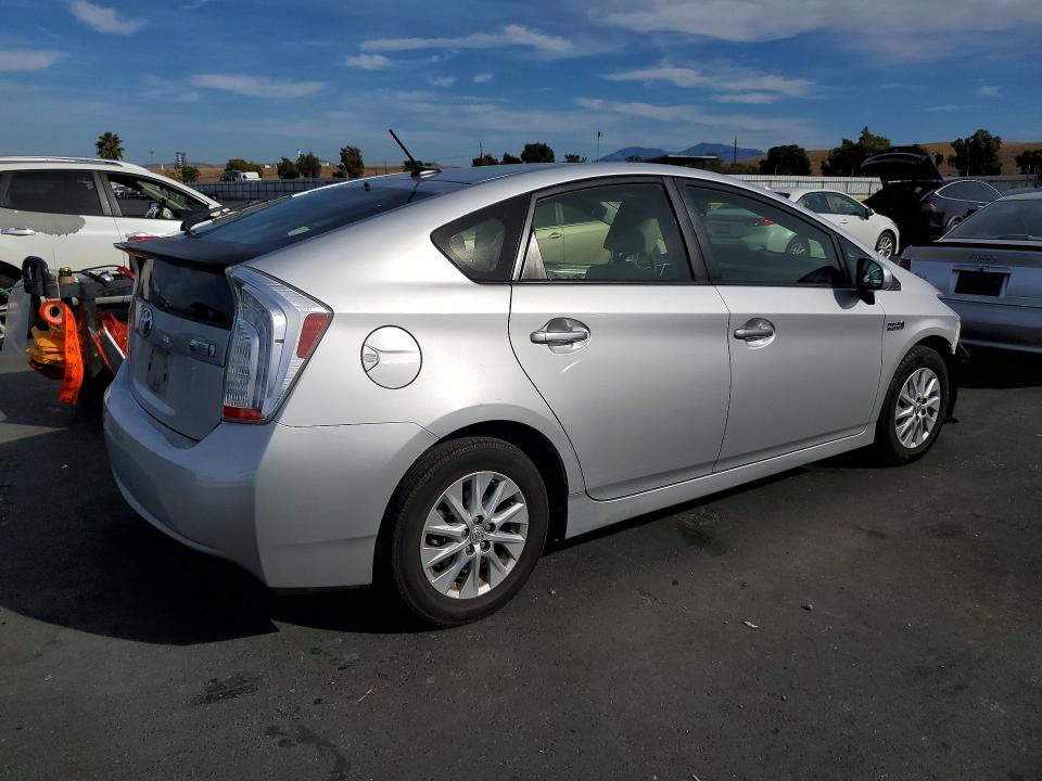 70122466 :رقم المزاد ، JTDKN3DP0C3026961 vin ، 2012 Toyota Prius Plug-in Hybrid مزاد بيع