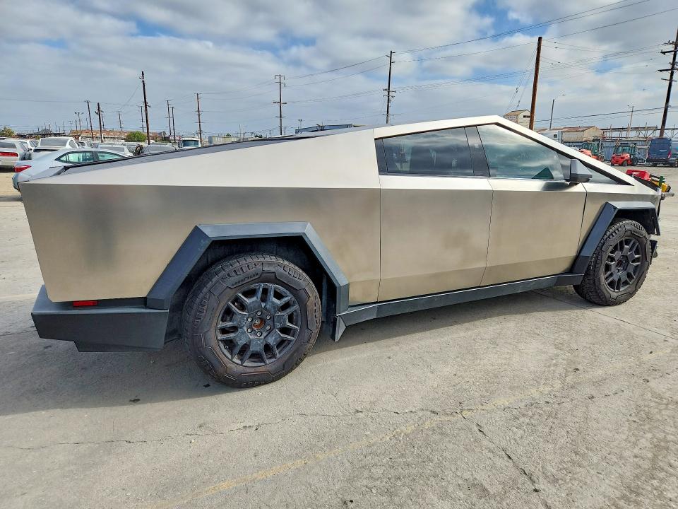 69174746 :رقم المزاد ، 7G2CEHED8RA000054         vin ، 2024 Tesla Cybertruck مزاد بيع