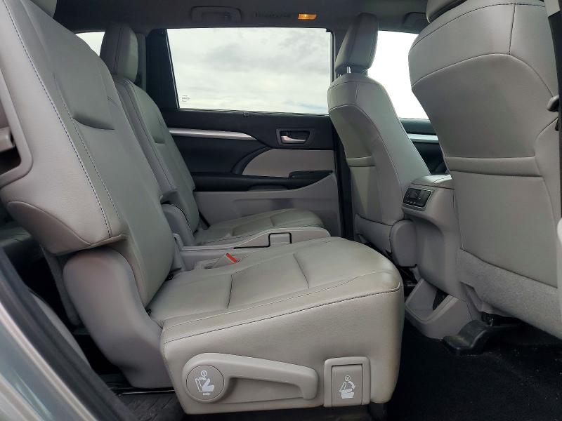Продаж на аукціоні авто 2018 Toyota Highlander, vin: 5TDJZRFH7JS555506, номер лоту: 68099466