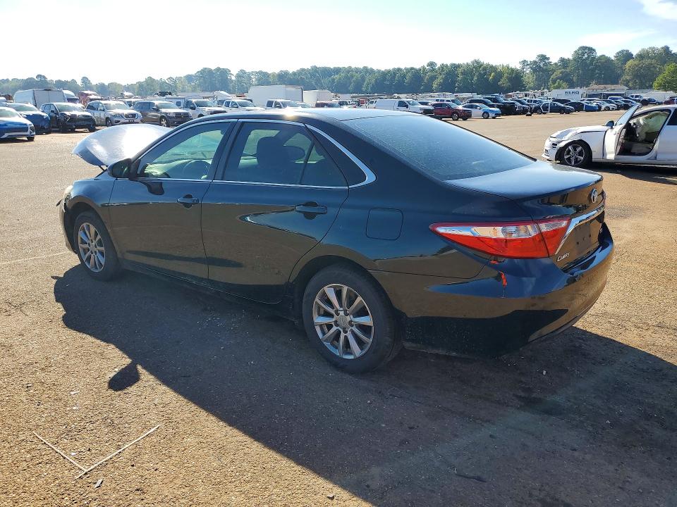 70607846 :رقم المزاد ، 4T4BF1FK8FR512615 vin ، 2015 Toyota Camry مزاد بيع