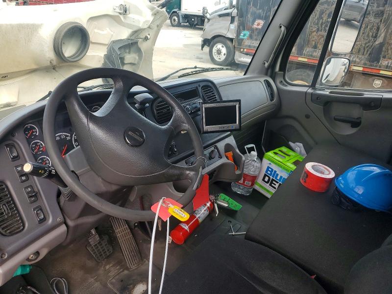 69712426 :رقم المزاد ، 3ALACWDTXHDJF8285 vin ، 2017 Freightliner M2 مزاد بيع