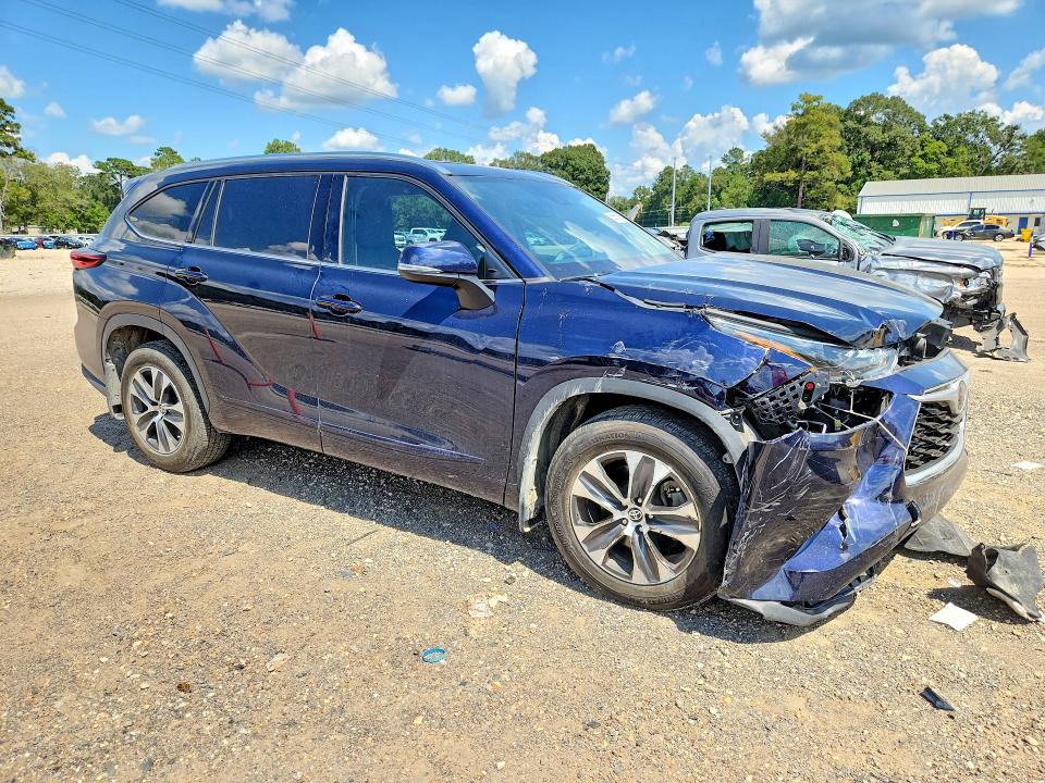 Продажа на аукционе авто 2021 Toyota Highlander, vin: 5TDGZRAH0MS033855, номер лота: 68866396